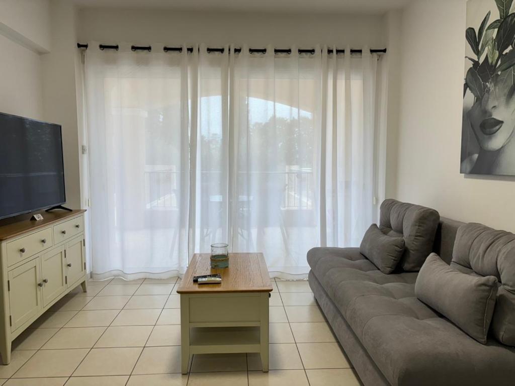 Cozy Apartment In Paphos Beautiful Complex Exterior photo